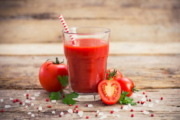 Uống nước ép cà chua giúp mẹ bỉm giảm cân hiệu quả