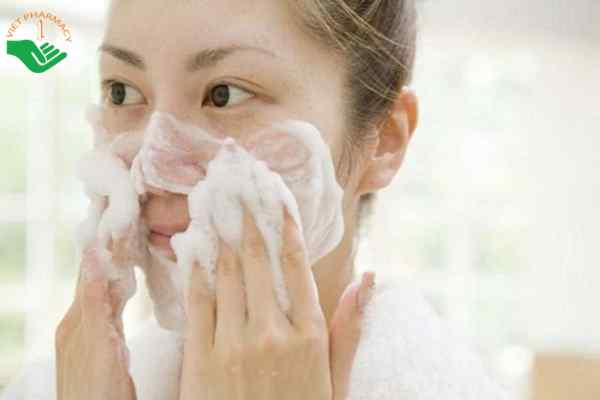 Rửa mặt giúp làm sạch da mặt