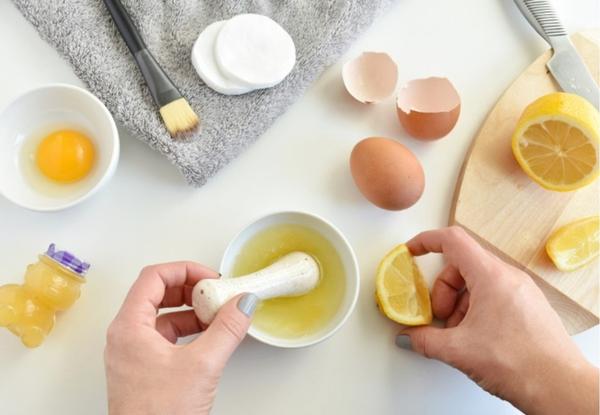 Cách làm trắng da với trứng gà