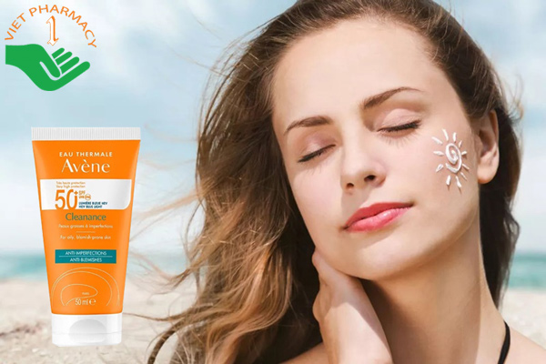 Kem chống nắng Eau Thermale Avène Cleanance Protect SPF 50+ giúp bảo vệ da hiệu quả trước các tia UV.