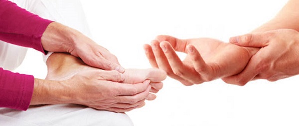 Tê bì chân tay là bệnh gì? Triệu chứng và cách cải thiện