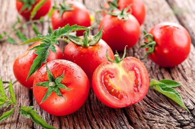 Cà chua có tác dụng hỗ trợ dưỡng trắng da