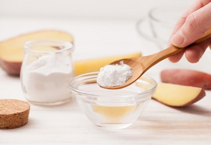 Kết hợp baking soda và muối giúp làm sáng da, kháng khuẩn, kháng viêm