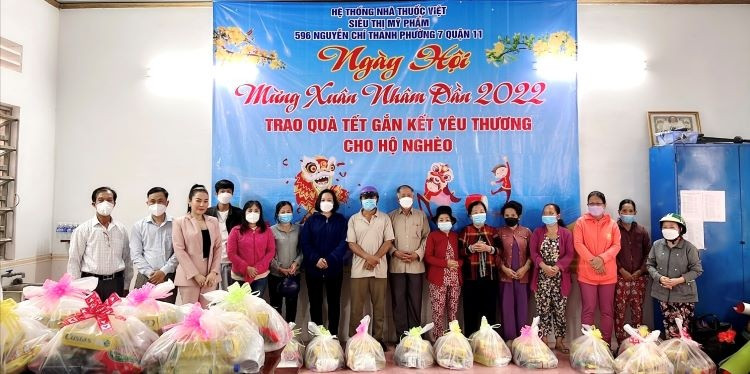 Nhà thuốc Việt chia sẻ cùng các hộ gia đình có hoàn cảnh khó khăn Xuân 2022