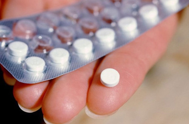 Thuốc tránh thai hàng ngày có chứa 2 loại hormone sinh dục nữ