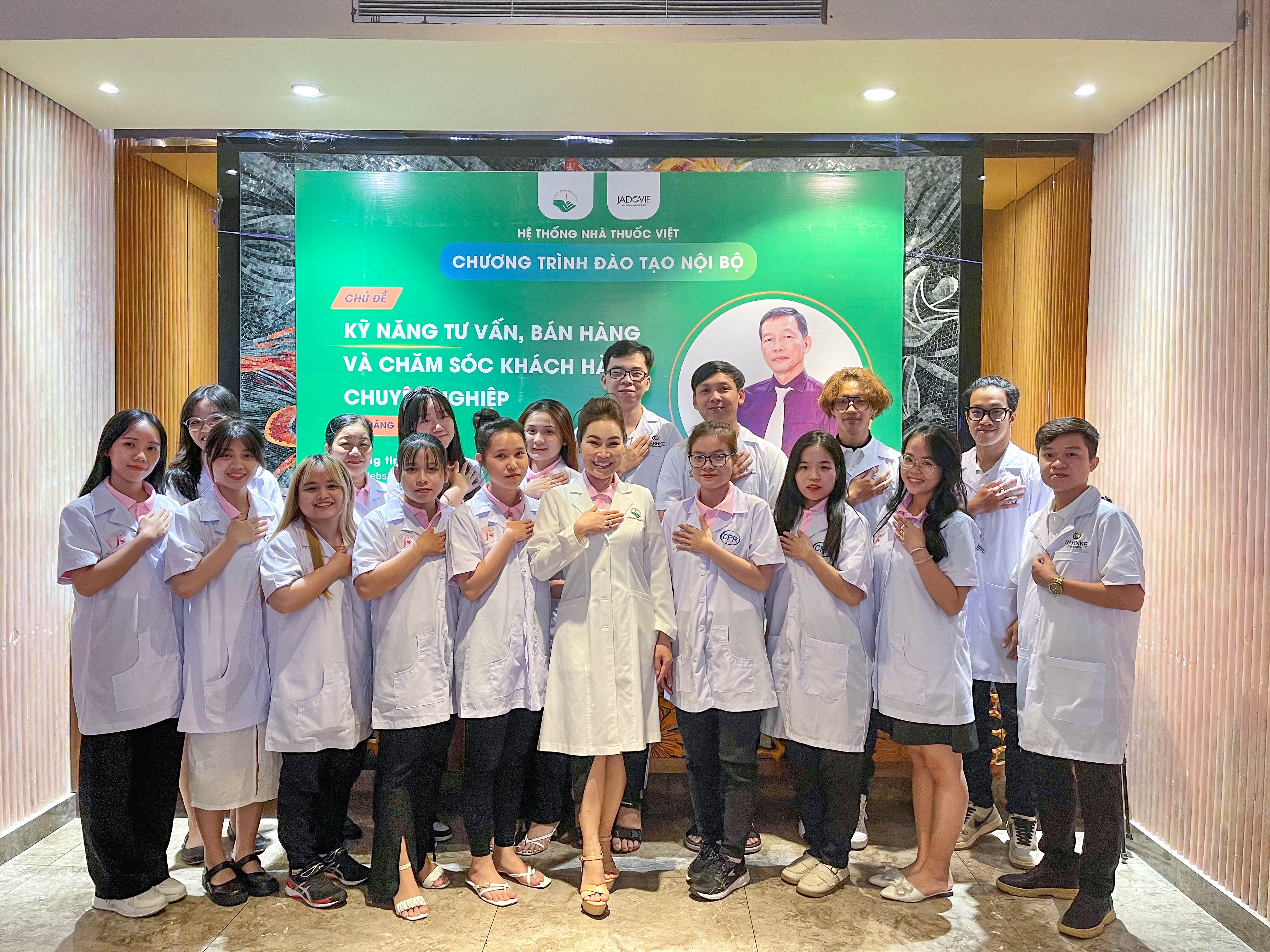 Đội ngũ nhân viên Hệ thống Nhà thuốc Việt