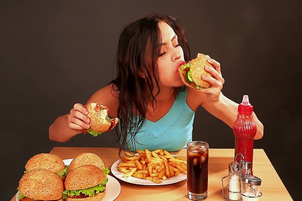 Thói quen ăn uống không khoa học gây tình trạng táo bón