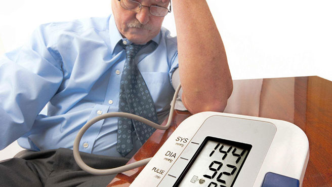 Máy đo huyết áp giúp theo dõi sức khoẻ
