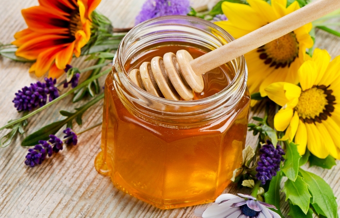 Chữa viêm lợi tại nhà bằng mật ong