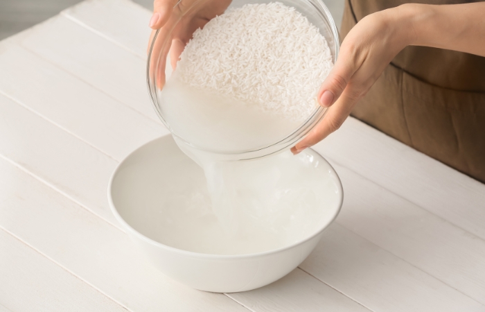 Làm trắng da đơn giản bằng nước vo gạo