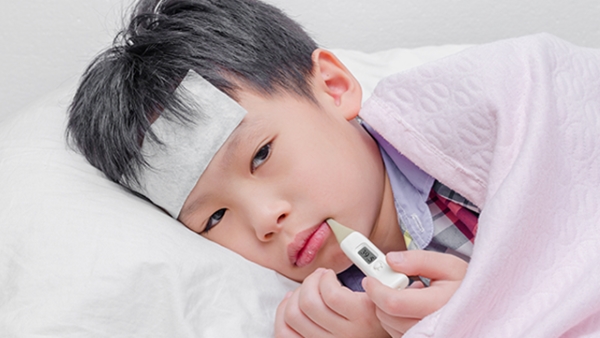 Trẻ sốt đi sốt lại nhiều lần trong ngày có nguy hiểm không?
