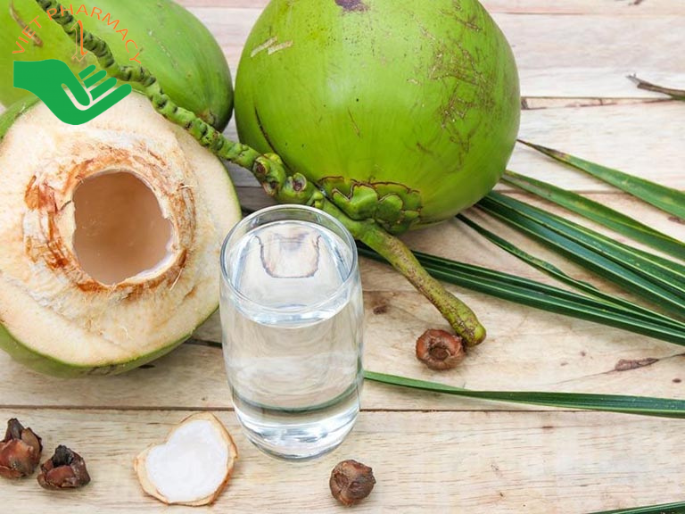 Nước dừa giúp àm dịu trào ngược dạ dày, táo bón ở mẹ bầu