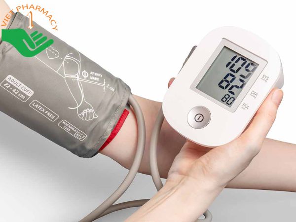 Máy đo huyết áp bán tự động với ưu điểm dễ dàng sử dụng, cho kết quả chính xác