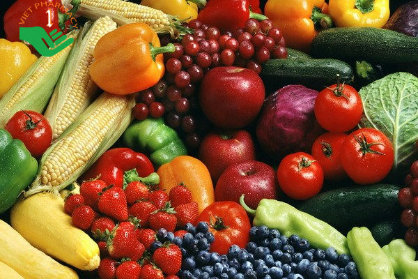 Ăn nhiều rau xanh và trái cây để bổ sung dưỡng chất cần thiết giúp vết thương hồi phục