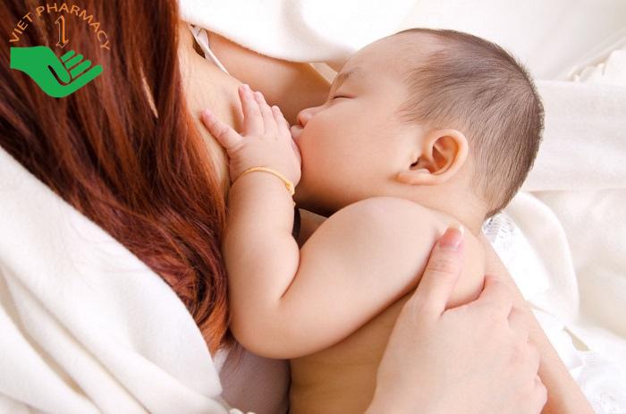 Sữa mẹ đóng vai trò quan trọng đối với sự phát triển toàn diện của trẻ