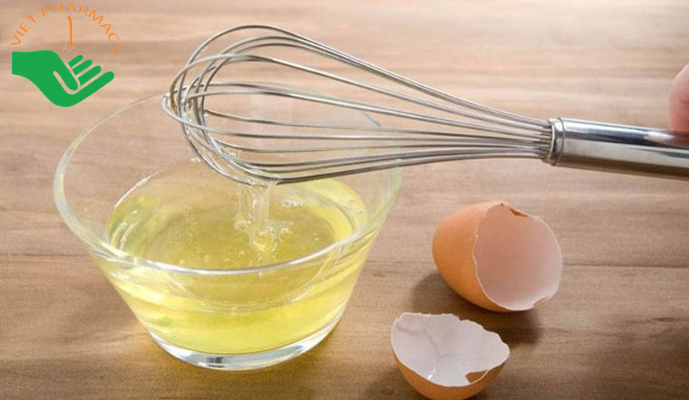 Dùng lòng trắng trứng gà nguyên chất chữa dị ứng da mặt