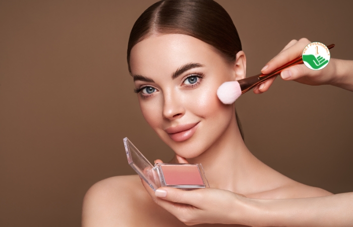 Hạn chế makeup để làn da không bị bí, và viêm nhiễm